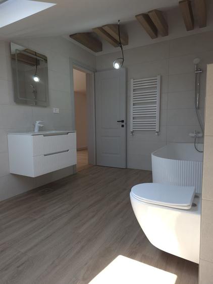 Casă individuală cu 5 camere cu Canalizare în Central