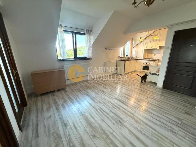 Apartament cu 3 camere decomandat, mobilat în Bucium