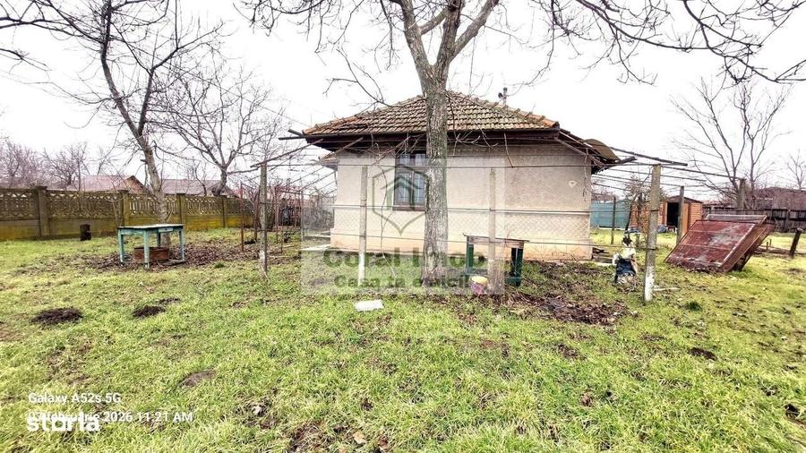 Casă cu 2 camere cu Teren 2016 Mp în Traian