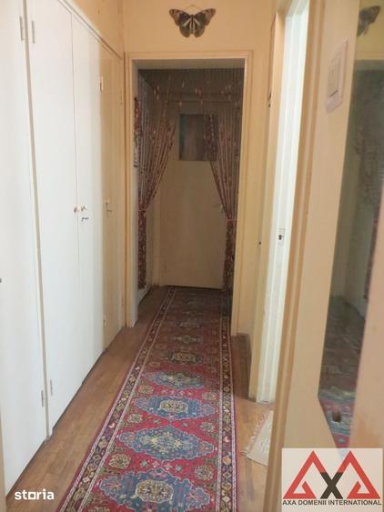 Apartament cu 3 camere semidecomandat în Titan