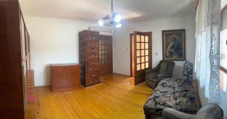 Casă cu 4 camere cu Teren 1213 Mp în Vladimirescu