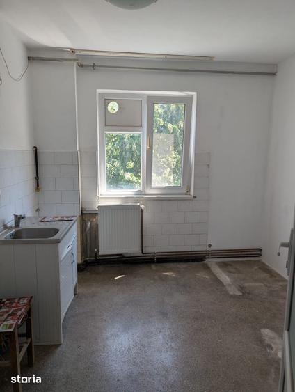Apartament cu 3 camere decomandat în Vest