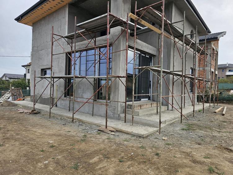 Casă cu 4 camere în Valea Adâncă
