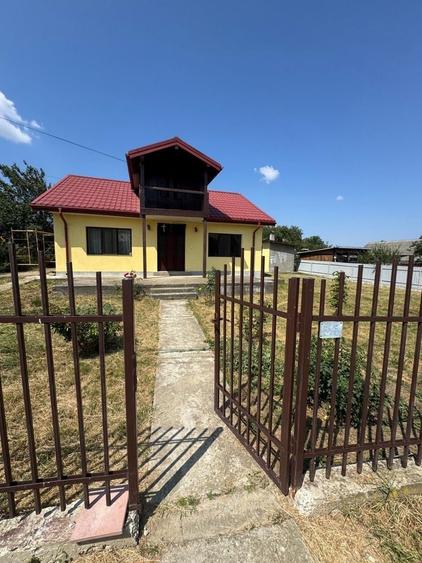 Casă cu 3 camere în Lețcani
