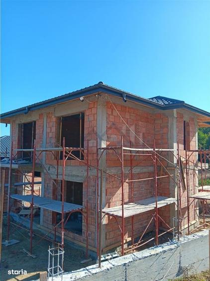 Casă cu 4 camere în Pietrăria