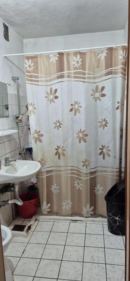Apartament cu 3 camere semidecomandat în Govândari