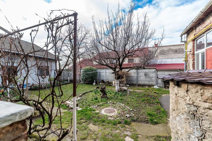 Apartament cu 3 camere semidecomandat, mobilat în Central