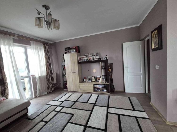 Apartament cu 2 camere în 1 Decembrie