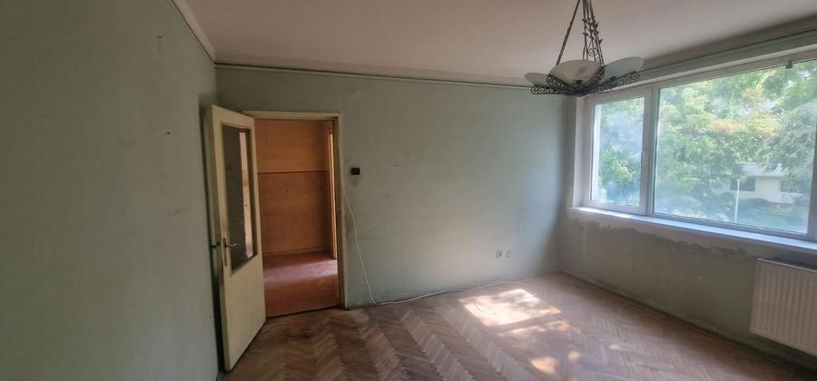 Apartament cu 3 camere semidecomandat în Nord