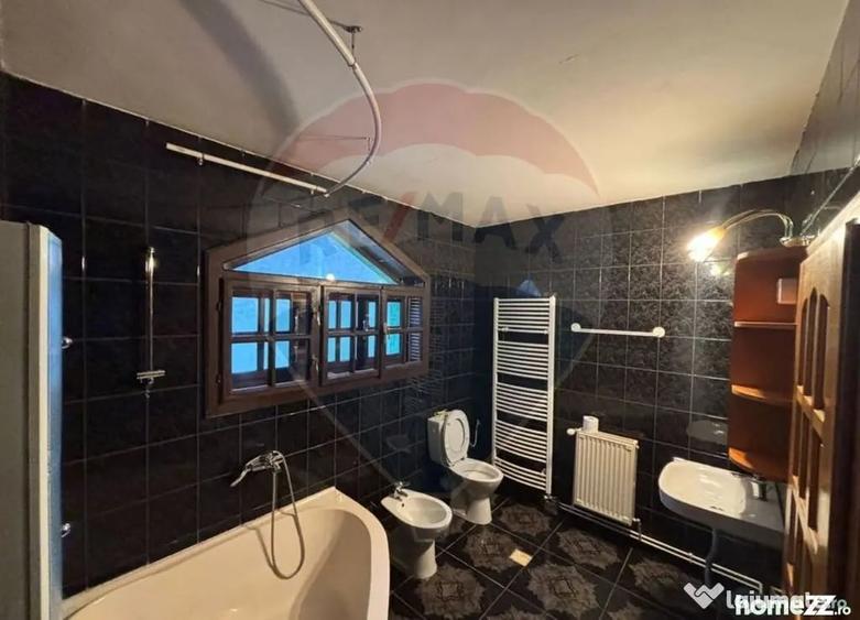 Casă cu 5 camere cu Teren 700 Mp în Grădiște