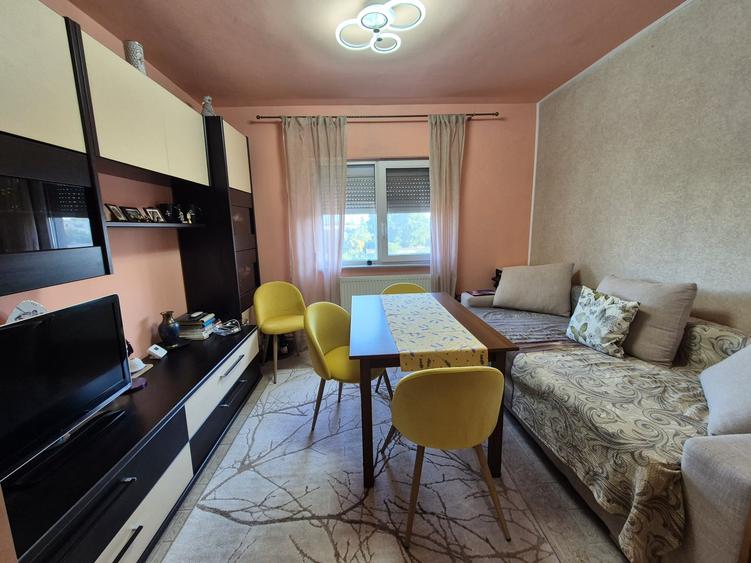 Apartament cu 4 camere decomandat, mobilat în Brătianu