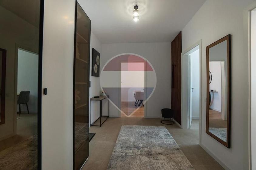 Apartament cu 2 camere decomandat, mobilat în Tractorul