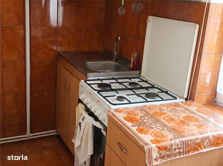 Apartament cu 3 camere semidecomandat în Central