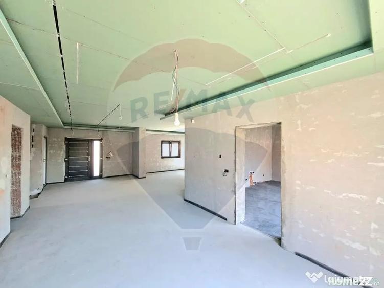 Casă cu 4 camere cu Teren 517 Mp în Vladimirescu