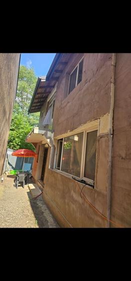 Casă cu 2 camere cu Teren 100 Mp în Central