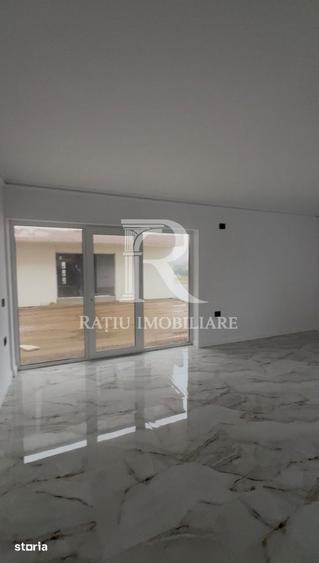 Casă cu 4 camere cu Teren 928 Mp în Sânmartin