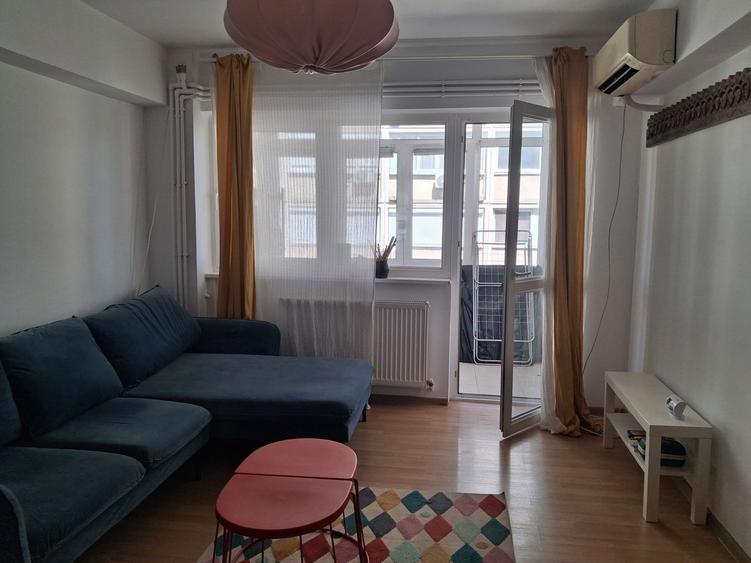 Apartament cu 2 camere semidecomandat, mobilat în Cișmigiu