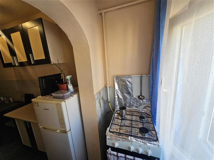Garsonieră decomandată, mobilată în Micro IV