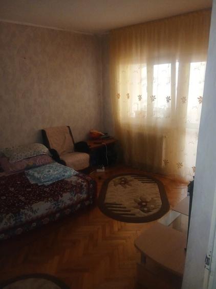 Apartament cu 3 camere decomandat în Drăgășani