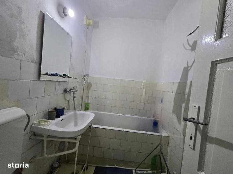 Apartament cu 2 camere semidecomandat în Calea Galați