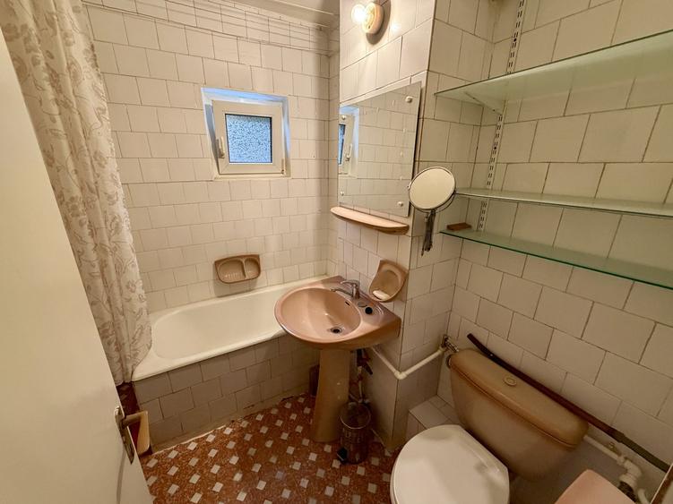 Apartament cu 3 camere decomandat, mobilat în Cetate