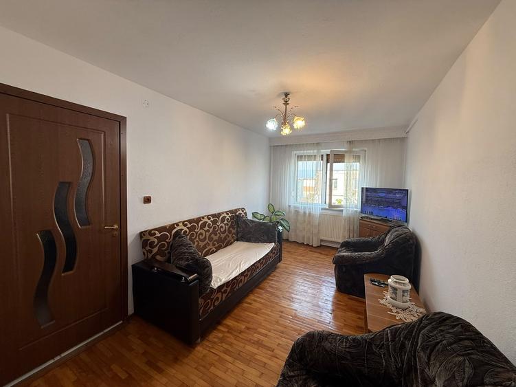 Apartament cu 2 camere semidecomandat în Dacia