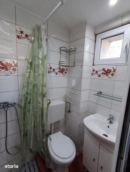 Garsoniera in bloc stradal apropiere metrou titan - 2