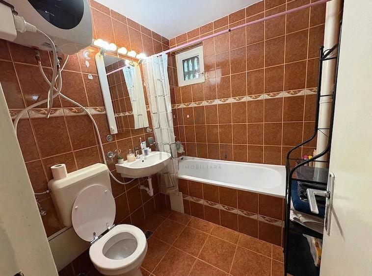 Apartament cu 3 camere semidecomandat în Medicină