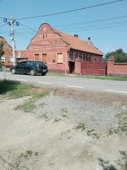 Casă cu 5 camere în Racovița