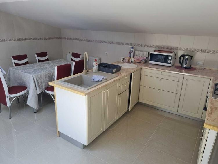 Apartament cu 4 camere decomandat în Deta
