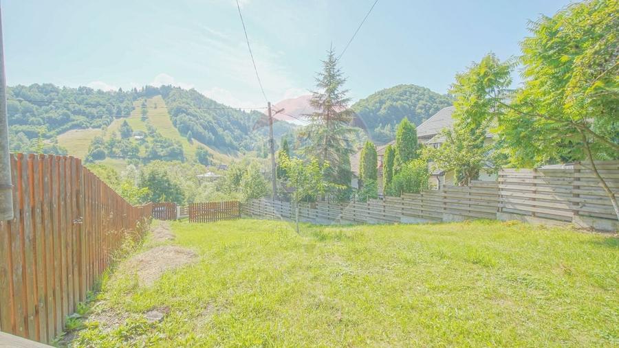 Casă cu 4 camere cu Teren 591 Mp în Moieciu de Jos