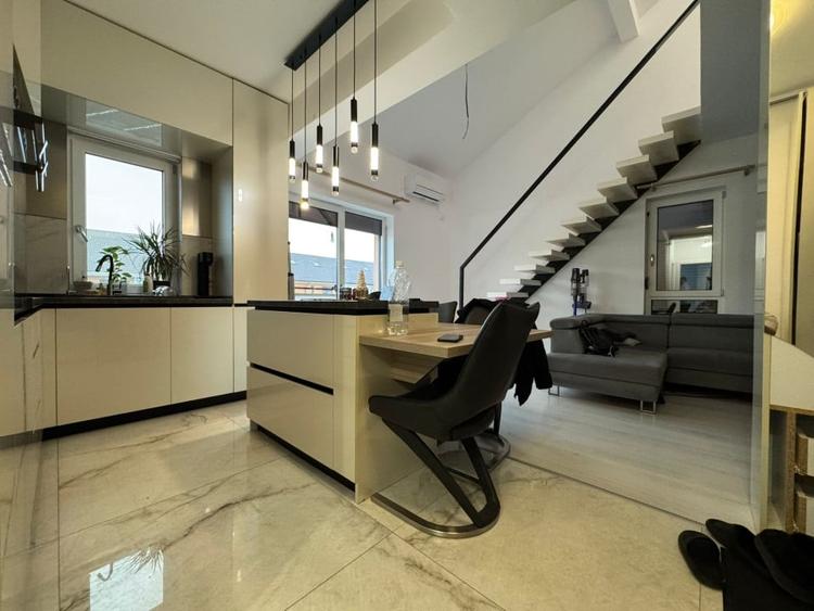 Apartament cu 3 camere decomandat, mobilat în Giroc