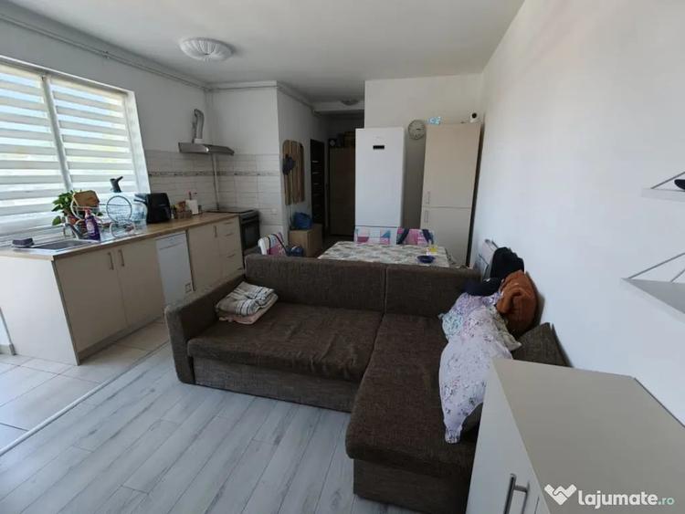 Apartament cu 3 camere decomandat în Florești