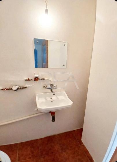 Apartament cu 3 camere semidecomandat, mobilat în Berceni