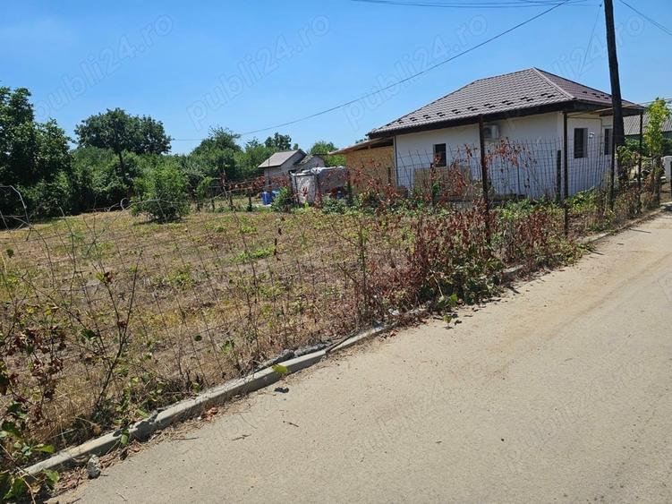 Teren de 800 mp, în Exterior Sud