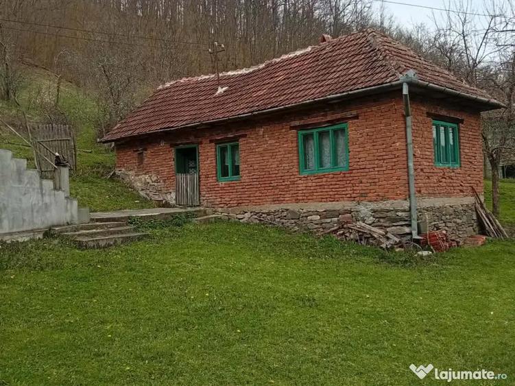 Casă cu 4 camere în Poieni (Densuș)