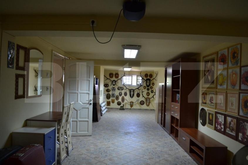 Casă individuală cu 6 camere cu Canalizare în Dumbrăvița