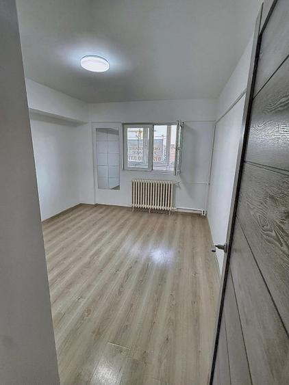 Apartament cu 3 camere decomandat în Obor
