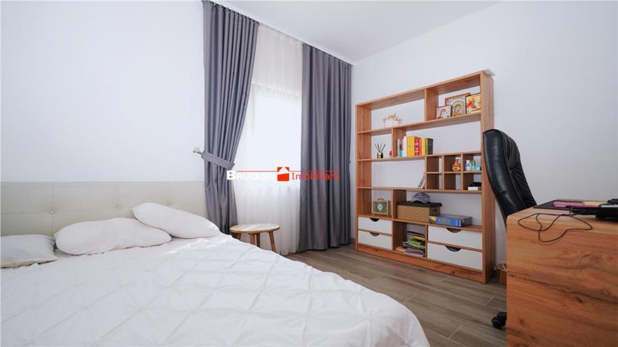 Casă cu 4 camere cu Teren 440 Mp în Central