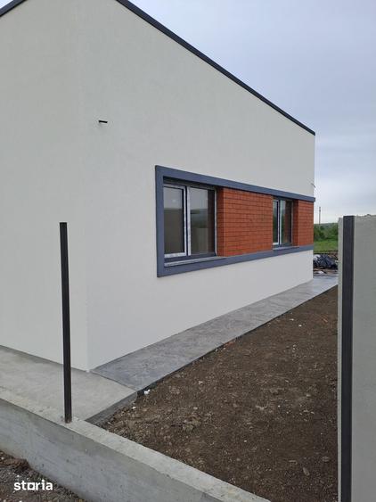 Casă cu 5 camere cu Teren 800 Mp în Vârteșcoiu