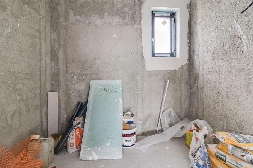 Casă individuală cu 4 camere cu Canalizare în Crevedia