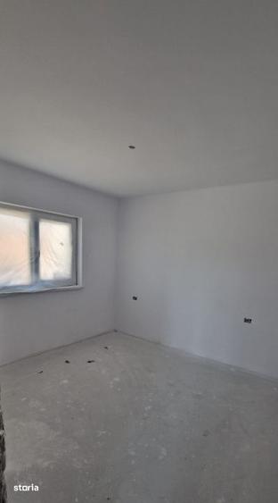Casă cu 4 camere în Ștefănești