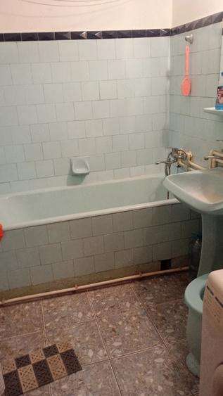 Apartament cu 3 camere decomandat în Mărăței