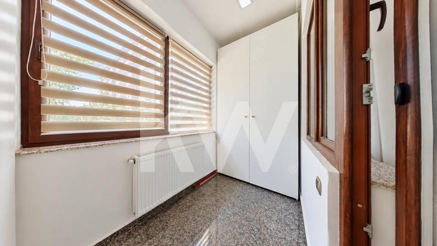 Apartament cu 3 camere decomandat, mobilat în Tractorul