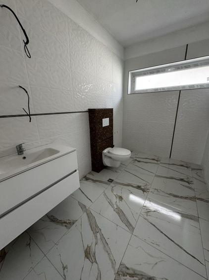 Casă individuală cu 4 camere cu Canalizare în Micești