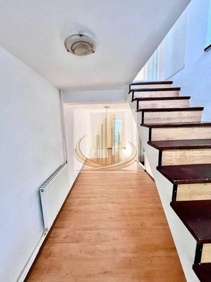 Duplex cu 5 camere cu Canalizare în Lipovei