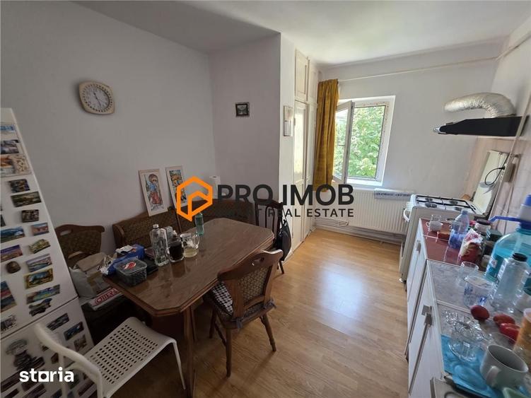 Apartament cu 4 camere decomandat în Central
