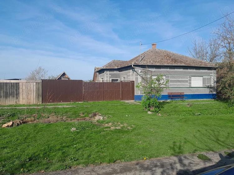 Casă cu 2 camere cu Teren 2880 Mp în Mișca