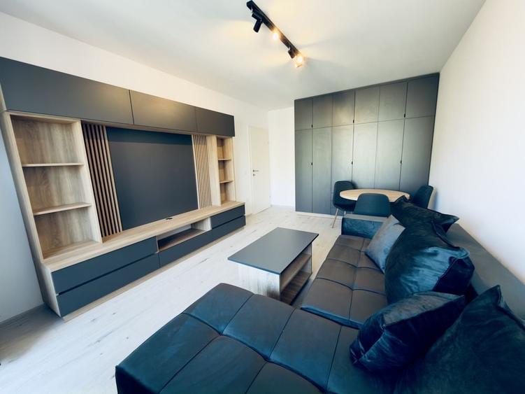 Apartament cu 2 camere decomandat în Tractorul