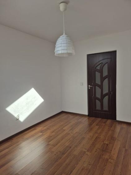Apartament cu 3 camere decomandat în Soarelui